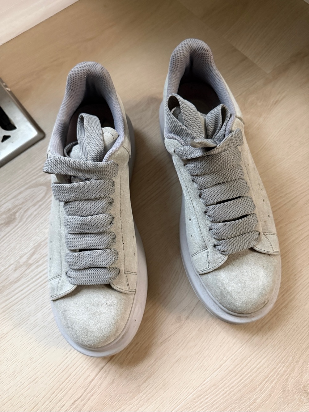 Women’s Alexander McQueen Casual Suede Sneakers in Light Gray